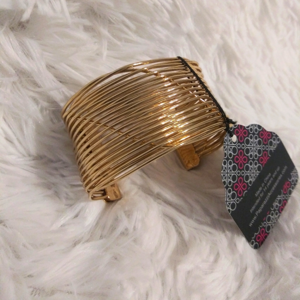 FREE WITH PURCHASE NWT Retro Revamp gold cuff bracelet